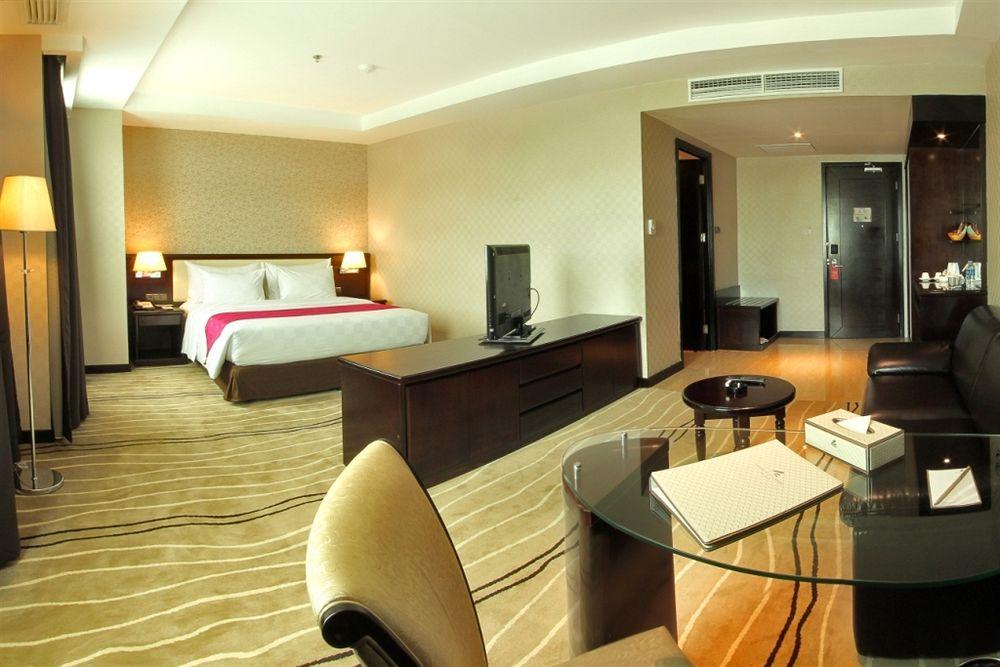 Grand Serela Hotel Medan Exterior foto