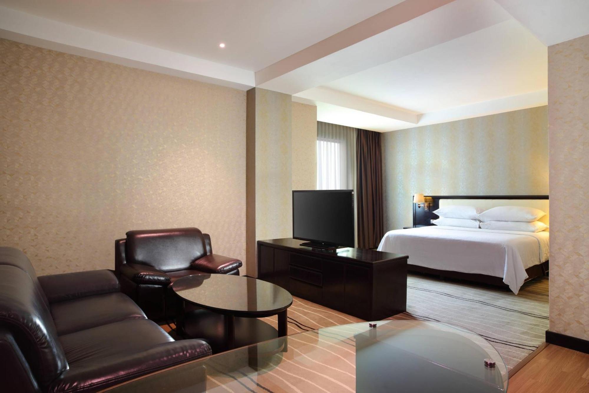Grand Serela Hotel Medan Exterior foto