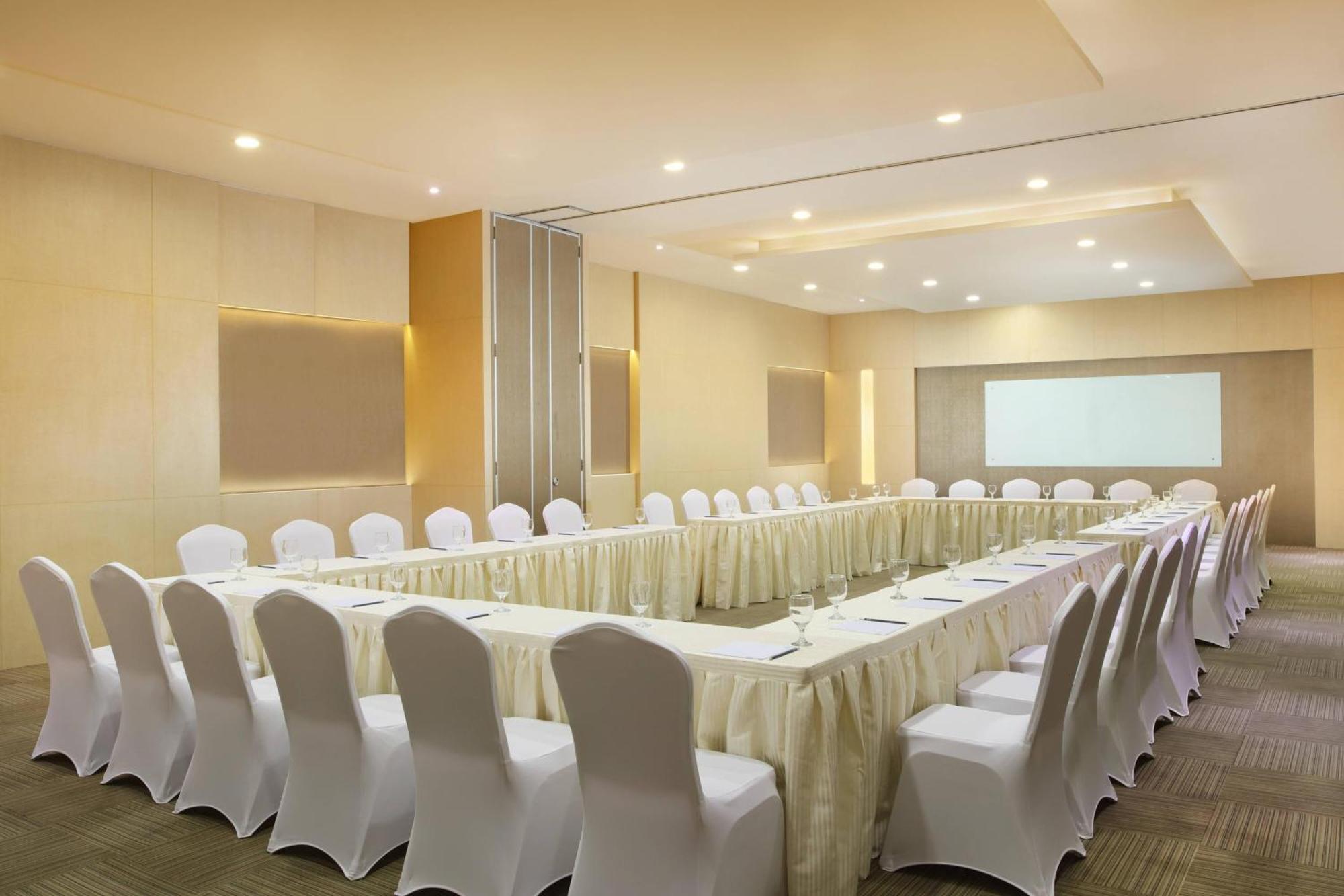 Grand Serela Hotel Medan Exterior foto