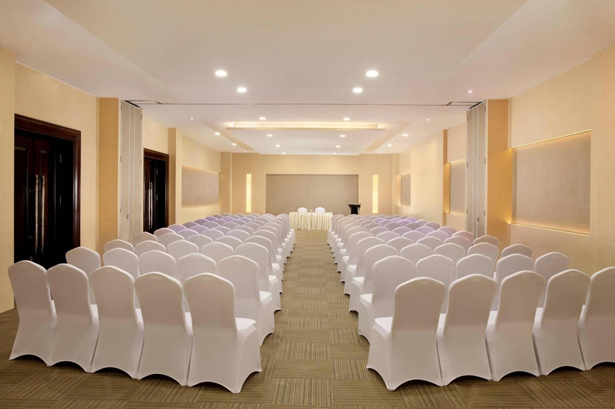Grand Serela Hotel Medan Exterior foto
