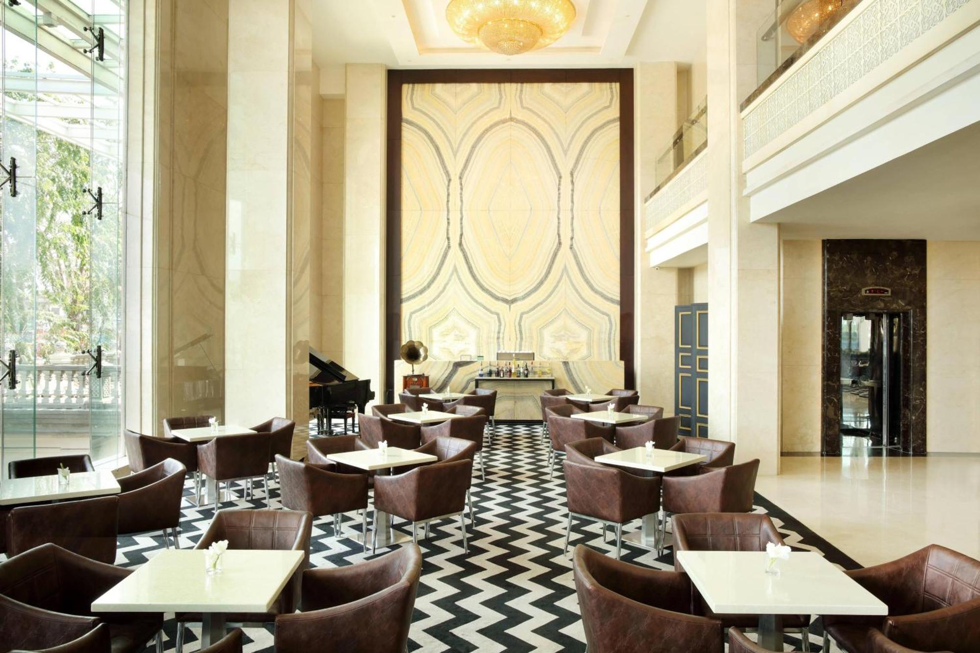 Grand Serela Hotel Medan Exterior foto