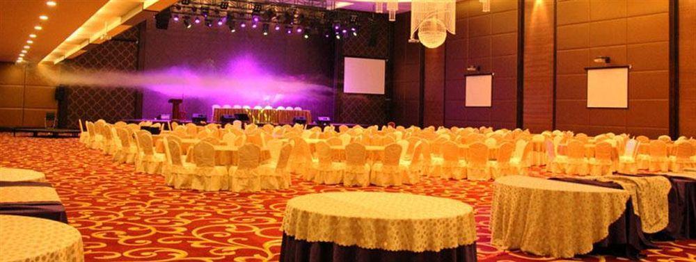 Grand Serela Hotel Medan Exterior foto