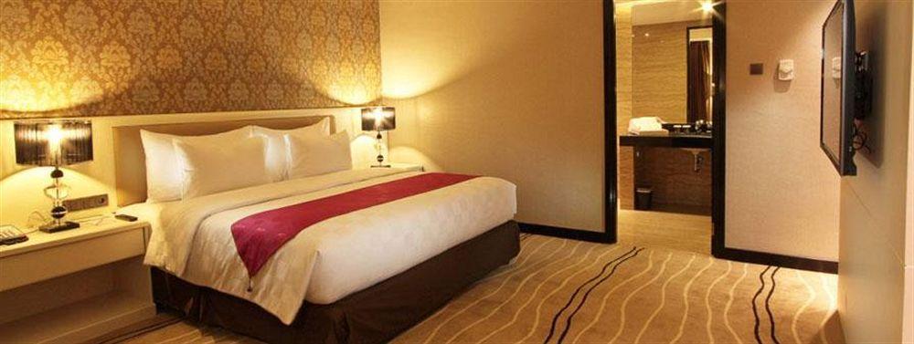 Grand Serela Hotel Medan Exterior foto